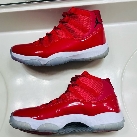 SOLD😃 Authentic NIIKE JORDAN Women’s Mid Top Red PATENT SNEAKERS SZ. 8.5 - Picture 7 of 14
